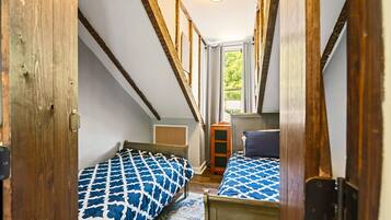 3 bedrooms, iron/ironing board, travel crib, WiFi (free)