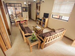 Smart TV, DVD player, books, stereo - Beautiful Apartment in Charming Colonial Neighborhood Jalatlaco (Oaxaca)