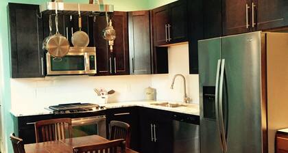 Great Central Location For All Your NOLA Fun. Large 2 Bd Right Off Magazine St.