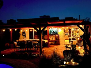 Outdoor dining - NOVEMBER DEALS - Dynamite property near Troon North, Westworld & Mayo Clinic (Scottsdale)
