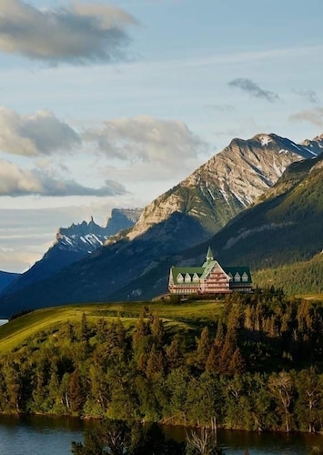 Start your exploration of GNP here, easy access to 3 park entrances.