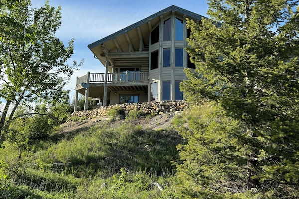 Beautiful 3 stories of windows overlooking the meadow and creek !
