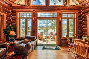Smart TV, fireplace, books - Luxury lakefront log home w/ dock and boats bordering RMNP (Grand Lake)