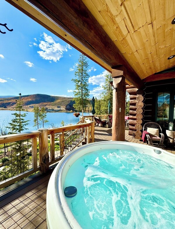 Terrace/patio - Luxury lakefront log home w/ dock and boats bordering RMNP (Grand Lake)