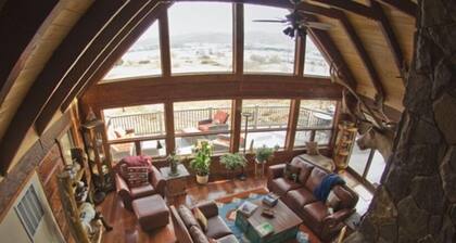 Magnificent Log Home,60 Private Acres--Stunning Mountain Views SUN DANCER