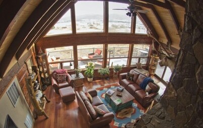 Magnificent Log Home,60 Private Acres--Stunning Mountain Views SUN DANCER
