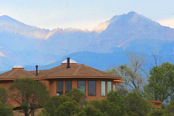 Enchanted Retreat sits on a hill, right next to Summit Lake, awesome views!