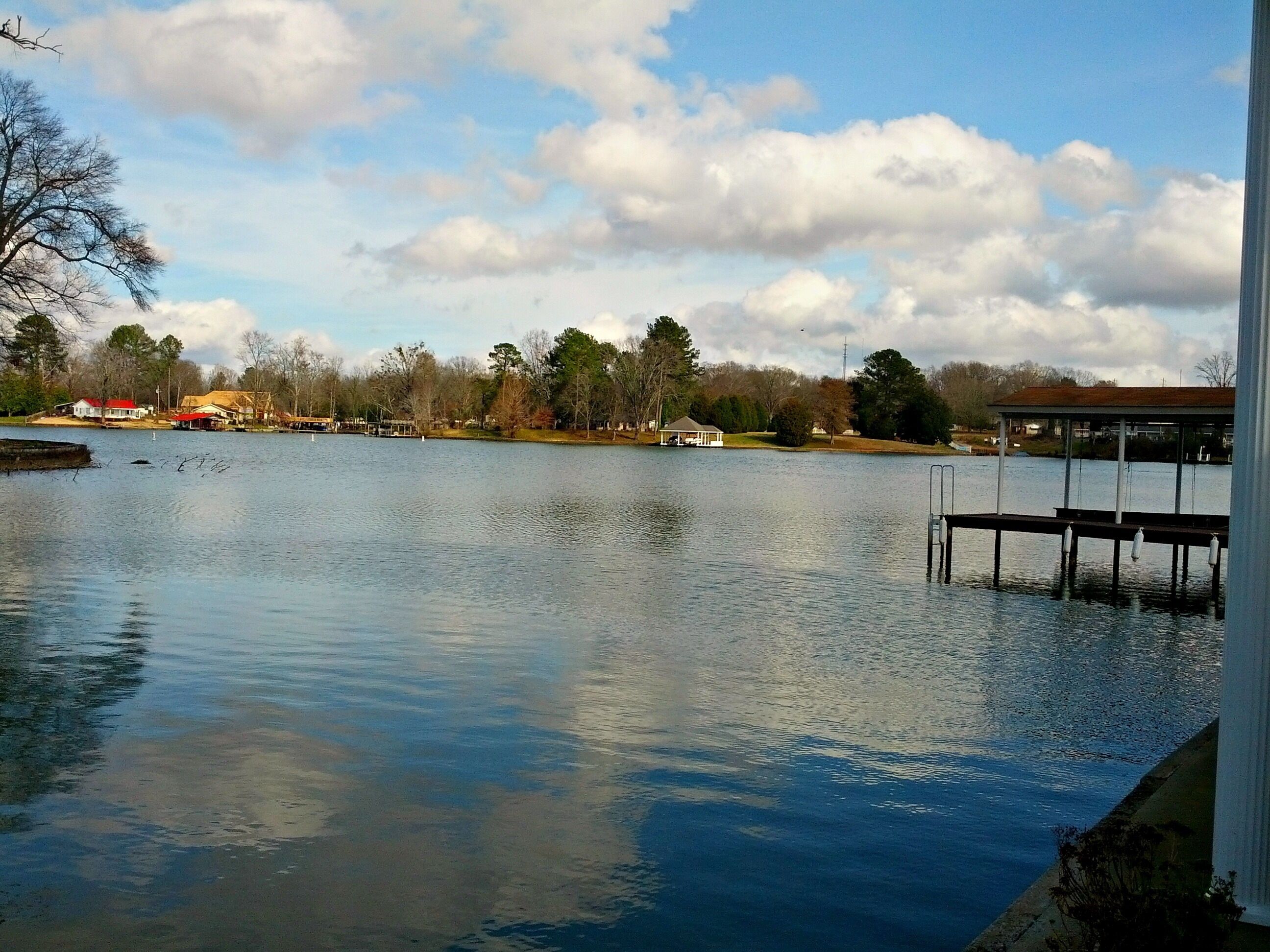 Family & Pet Friendly 2500 sq ft home-Minutes from town on Wilson Lake, Alabama!