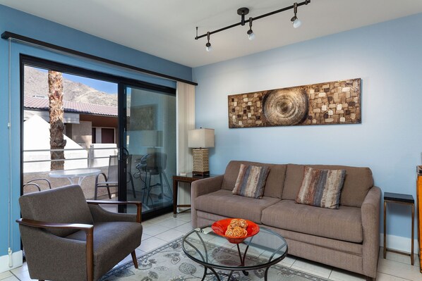 Fernseher, DVD-Player, Stereoanlage