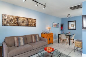 Fernseher, DVD-Player, Stereoanlage