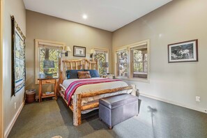 4 bedrooms, desk, iron/ironing board, travel cot