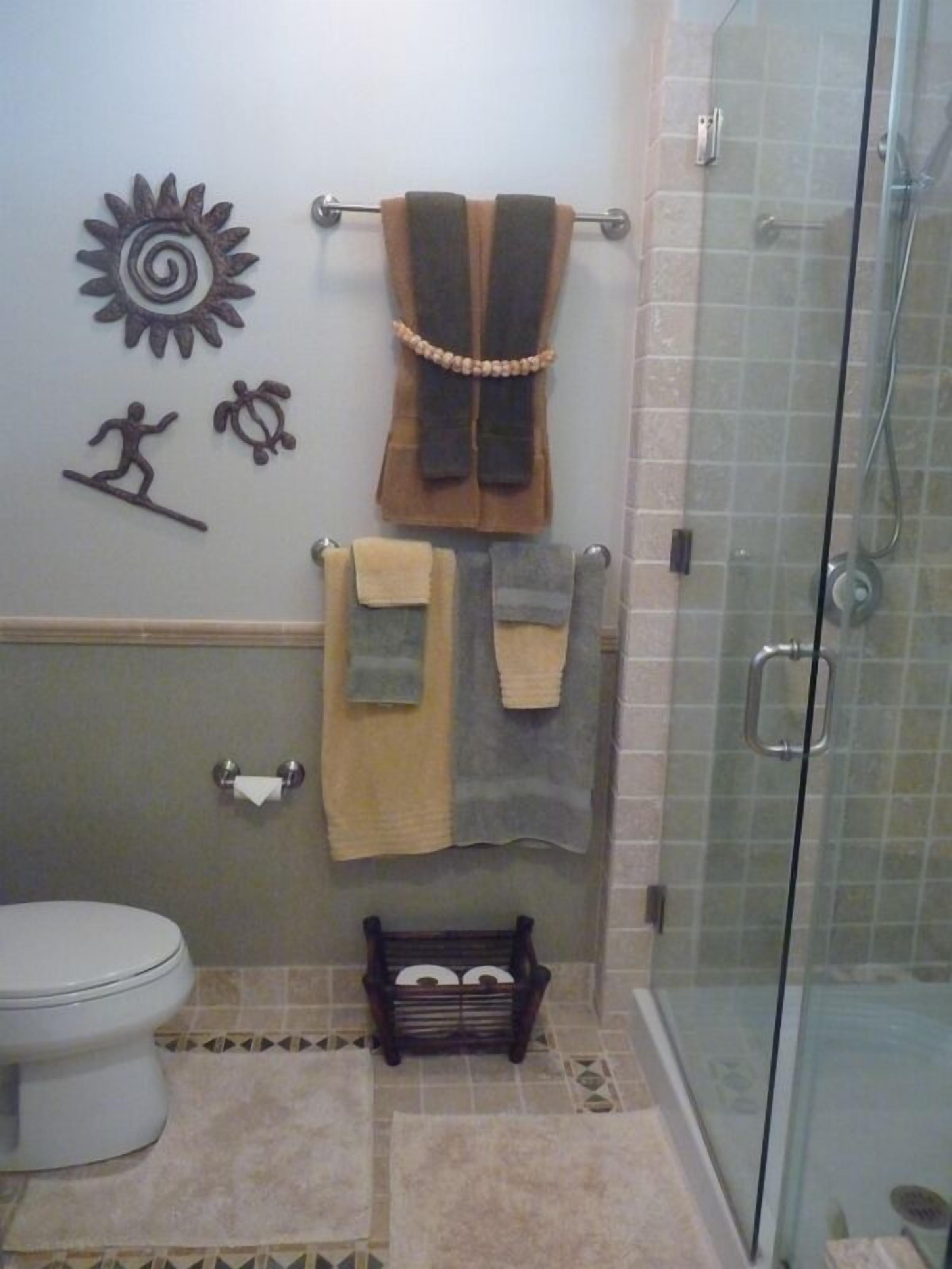 Bathtub, jetted tub, hair dryer, towels