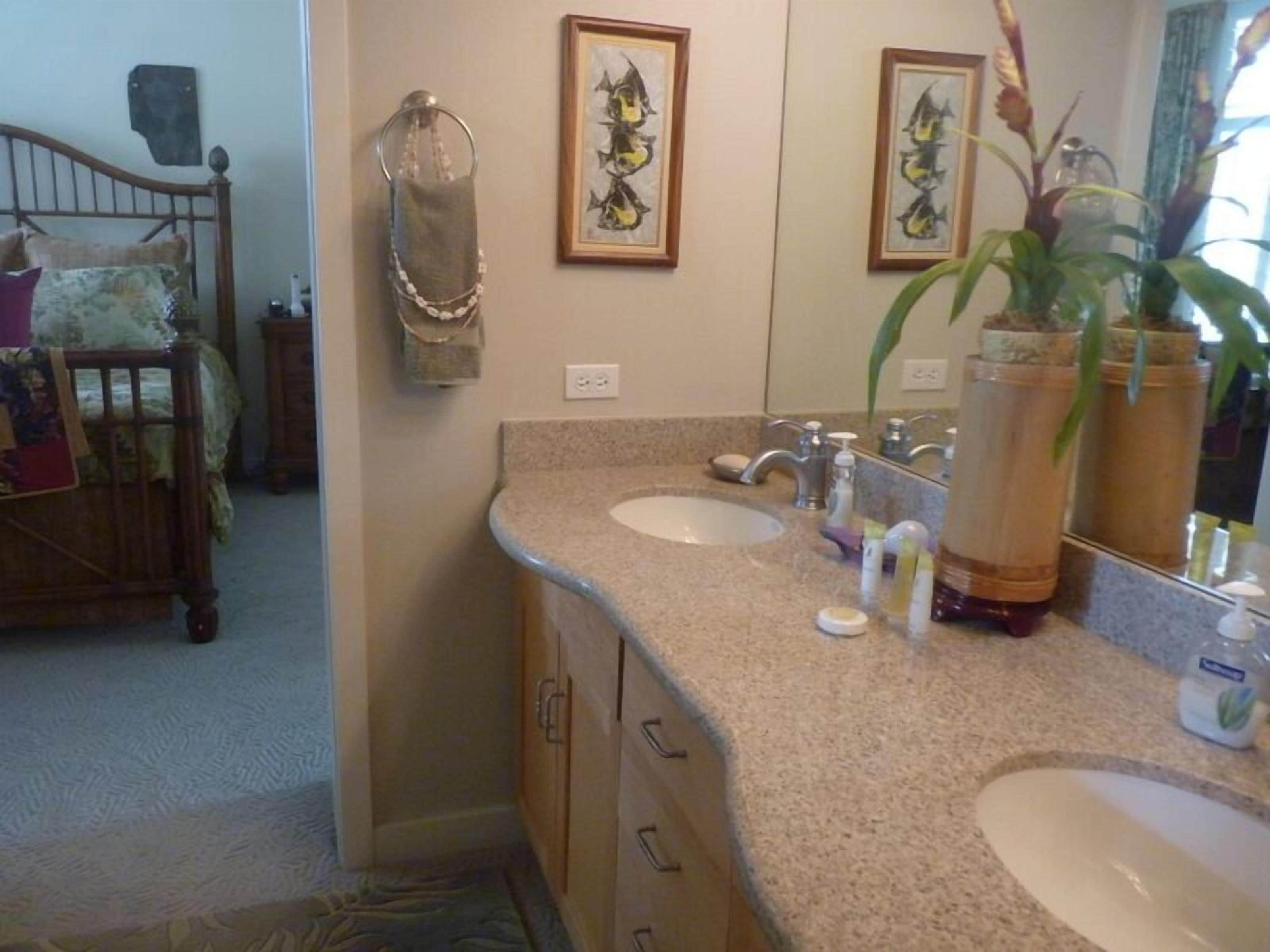 Bathtub, jetted tub, hair dryer, towels