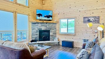 Télévision, cheminée, baby-foot