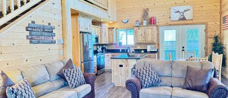 Téléviseur, foyer, table de baby-foot