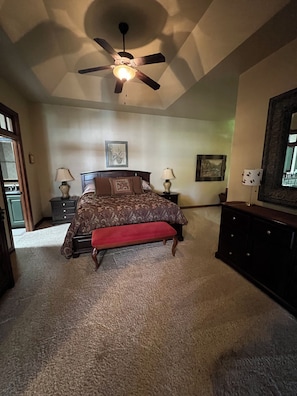 3 bedrooms, desk, free WiFi, bed sheets