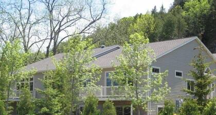 Pristine condo! Walking distance to everything in the heart of Fish Creek!