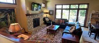 Kävelymatkan päässä kaikesta Heart of Fish Creek -sivustolta! 3BR / 4BA nukkuu 8-12.