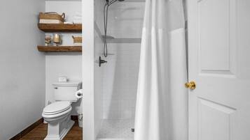 Bruser, hårtørrer, håndklæder, Toiletpapir
