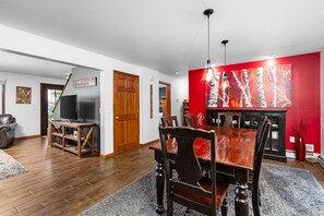 Dining - Lake Michigan Waterfront Retreat - Traverse City, MI (Traverse City)