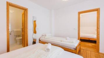 6 bedrooms, iron/ironing board, free WiFi, bed sheets