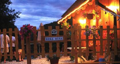 Reka Hisa River Side Chalet