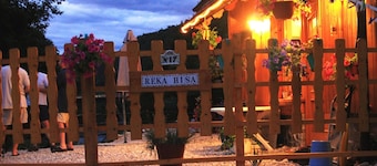 Reka Hisa  River Side Chalet