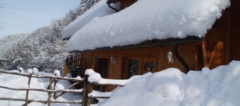 Reka Hisa  River Side Chalet