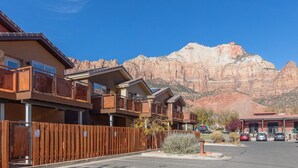 A row of cabins with balconies, set against a backdrop of red rock mountains. - Townhome 4 in Springdale, at Zion National Park (Springdale)