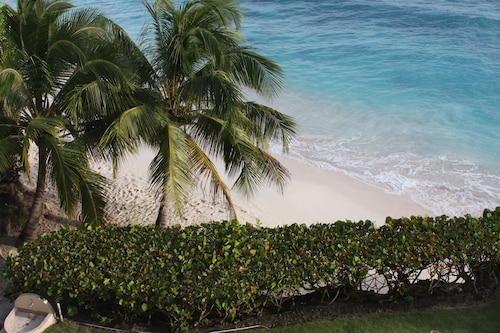 Fully equipped and outfitted, spacious ocean front condo