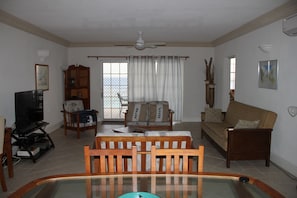 Smart TV, DVD player, books, stereo - Fully equipped and outfitted, spacious ocean front condo (St. Lawrence Gap, Christ Church)
