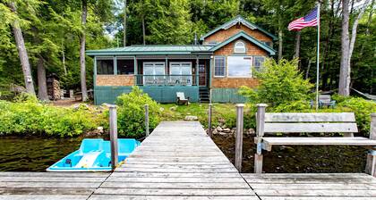 L'un des secrets les mieux gardés des lacs de Belgrade, trÚs privé et à 10 pieds du bord de l'eau