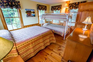 3 bedrooms, iron/ironing board, free WiFi, bed sheets
