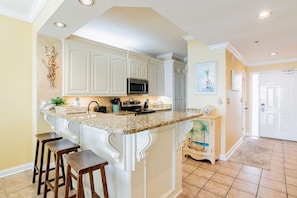 Fridge, microwave, oven, stovetop - Seachase 1003C | Orange Beach, AL (Orange Beach)