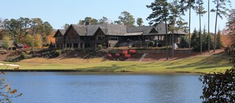 Chalet with Year around Lake & Mountain Views in Big Canoe