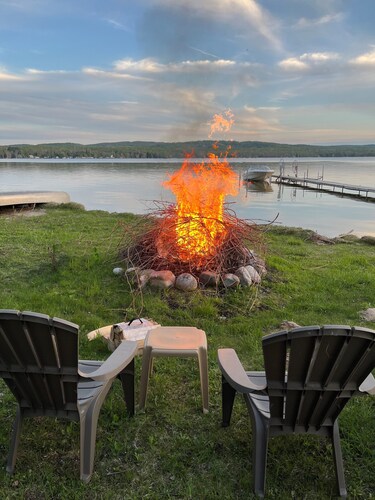  Lemmikkiystävällinen, viihtyisä rantahotelli mökki Pickerel Lake