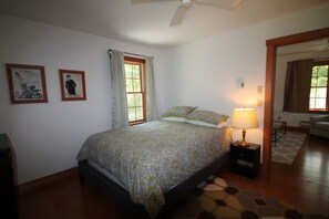 1 bedroom, desk, travel cot, WiFi