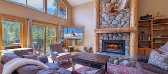 Secluded 5 Bedroom/5.5 Bath Home on Keystone Golf Course