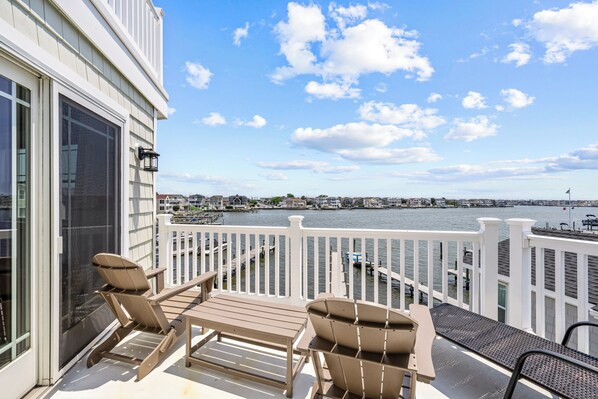 Terrace/patio - Luxury LBI Waterfront Home With Dock. Perfect for Boat Owners! (Ship Bottom)
