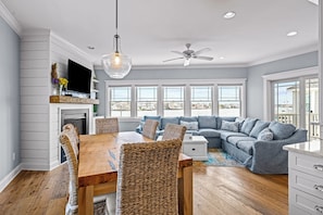 Dining - Luxury LBI Waterfront Home With Dock. Perfect for Boat Owners! (Ship Bottom)