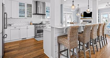 Luxury LBI Waterfront Home With Dock. Perfect for Boat Owners!