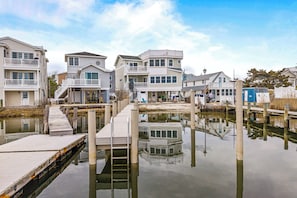Exterior - Luxury LBI Waterfront Home With Dock. Perfect for Boat Owners! (Ship Bottom)