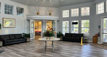 3BR/2BA 2nd Floor-sleeps 6. Located at Windsor Palms -3.5 miles to Disney World