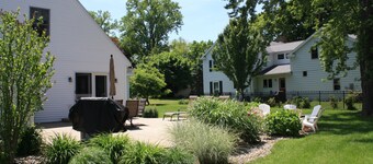 Beautiful South Haven Lake House; Newly Renovated and Decorated; Family-oriented