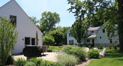 Hermosa casa del lago South Haven; Recientemente renovado y decorado; Orientado a la familia