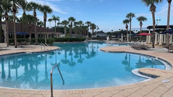 Piscine extérieure, piscine chauffée