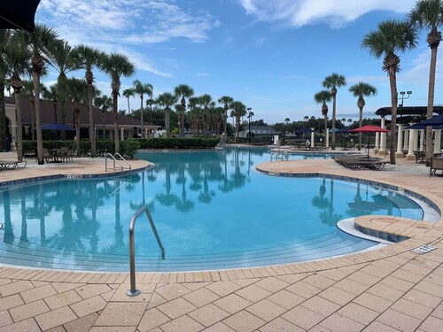 2 Bedroom, 2 Bath Condo 2 miles from Disney and 10 miles from Universal studios.