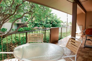 Outdoor dining - Your Perfect Maui Vacation Awaits You (Lahaina)