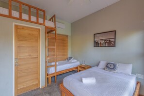 4 bedrooms, in-room safe, WiFi, bed sheets
