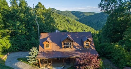 Heavenly Mtn Views, Hot Tub+Fire Pit+Grill, Fireplace, WiFi, Hike, Close to BRP!